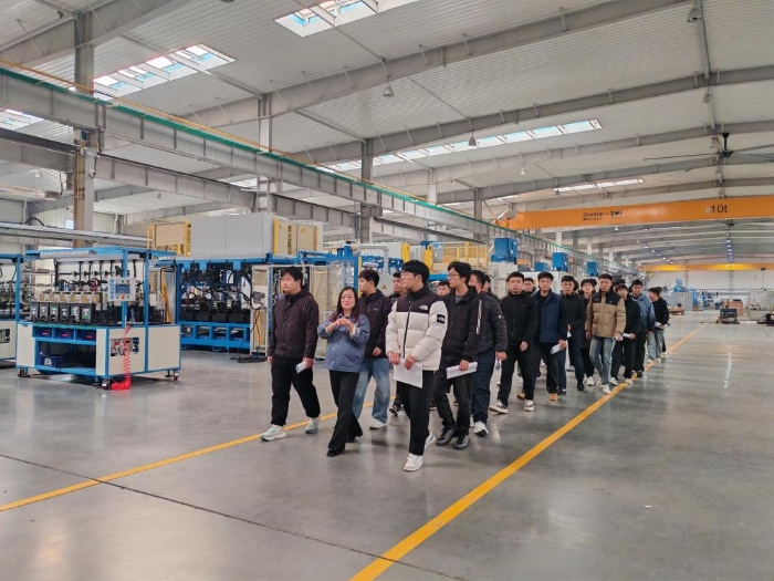 1748569138385_组织学生赴方华智能装备（秦皇岛）股份有限公司参观考察